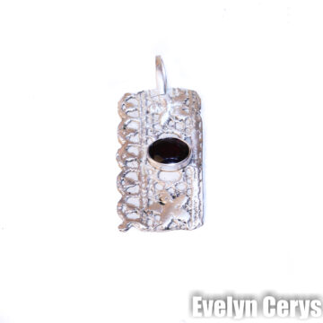 Pandantiv filigranat cu granat