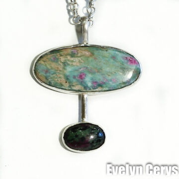 Pandantiv zoisit  si fucsit