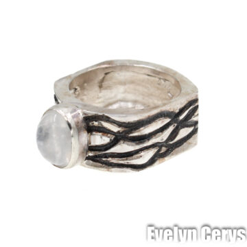 Inel masiv piatra lunii